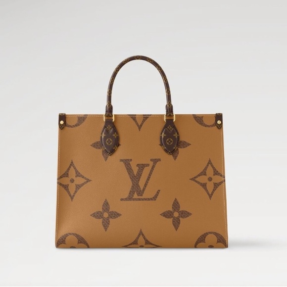 Louis Vuitton GIANT Onthego Tote COA included. - Picture 3 of 7